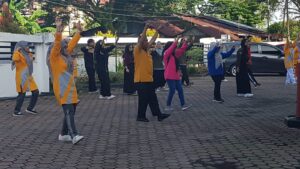 Senam di Dinas PMD Sumbar, Anasrul : Sehat dan Bugar Penting untuk Kinerja