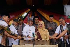 Festival Tenun Tanjuang Bonai Ramai, Bupati Eka Putra Haru