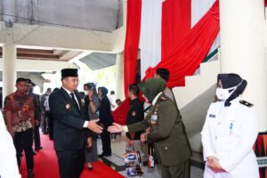 SUTAN RISKA DAN FORKOPIMDA DHARMASRAYA HADIRI HUT TNI KE 77 DI PADANG