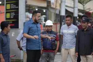 Wako Padang Panjang Fadly Amran Tinjau Pengerjaan Pedestrian Pasar