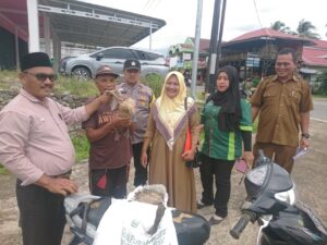 Nagari Punggasan Utara Bagikan Bibit Itik
