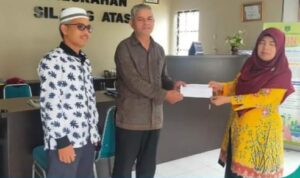 Disdukcapil Padang Panjang Salurkan Bantuan Basuntin
