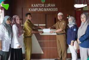 Sukseskan Program Basunting, Kominfo Padang Panjang Salurkan Bantuan ke Kampung Manggis