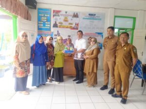 Ketua DPRD Padang Panjang Salurkan Bantuan untuk Tiga Anak Stunting di TPL