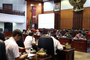 Hearing Komisi III DPRD Sumbar dengan Mitra Berjalan Alot