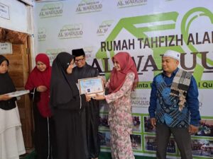 Motivasi Santri Semakin Giat dan Tekun Menghafal Al Qur’an, Rumah Tahfiz Alam Al Waduud Beri Penghargaan Santri Unggul