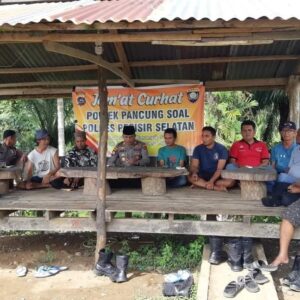 Gelar Jum’at Curhat, Kapolsek Panso Mendengar Keluhan Warga