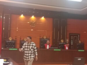 Majelis Hakim Pengadilan Tipikor PN Kelas IA Padang Pertanyakan Aliran Uang PDAM, Hendrajoni Berkeringat