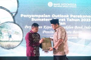 Wabup Tanah Datar Hadiri Outlook Perekonomian Sumbar, ini yang Didapat