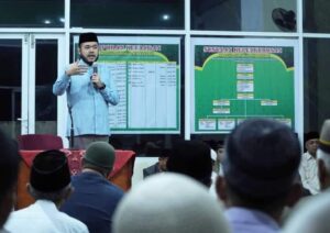 Fadly Amran Serahkan Bantuan Rp30 Juta untuk Masjid Ummul Khalisa