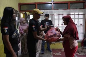 Komunitas PIB Angso Duo Salurkan Bansos