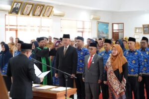 Lantik 30 Pejabat di Lingkungan Pemkab, Ini Pesan Bupati Tanah Datar
