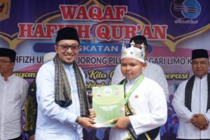 Hadiri Wakaf Al Qur’an di Piliang, Eka Putra Sampaikan Mimpinya Untuk Tahun 2045