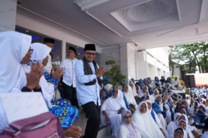 Puluhan Ribu Jamaah Padati Halaman Kantor Bupati Tanah Datar, Ada Apa