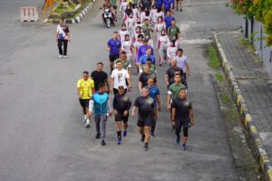 Danrem 032/WRB Jalan Santai Bersama Ratusan Prajurit dan PNS