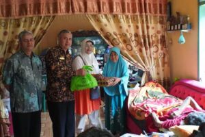 Pemko Padang Panjang Salurkan Bantuan Sembako untuk Penyandang Disabilitas dan Lansia