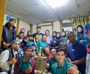DPC PPDI Padang Panjang Bagi-bagi Sirup untuk Banyak Kalangan