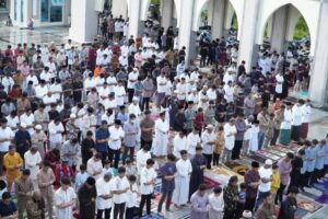 Salat Idulfitri 1444 H, Masyarakat Penuhi Islamic Center Padang Panjang