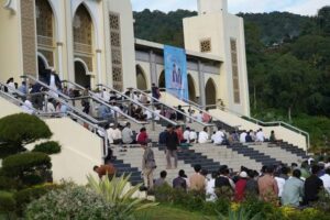 Islamic Center Membludak, Perantau Kagum dengan Pelaksanaan Salat Id