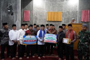 Kunjungi Mesjid yang -40 , Bupati Tanah Datar Serahkan Bantuan 110 juta Rupiah