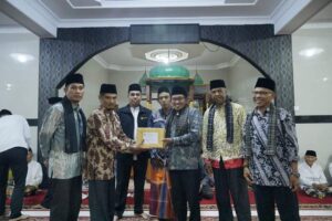 Bupati Eka Putra Kunjungi Masjid Nurul Qolbi Jorong Pincuran Tujuah, Masyarakat Minta Pembangunan Badan Jalan