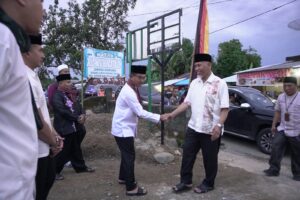 Kunjungi Masjid Al-Muhajirin Gaduang Solsel, Gubernur Mahyeldi Bawa Bantuan Uang Rp 63 Juta