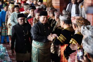 Penuhi Undangan Malewakan Gala Wamenaker, Menhan Prabowo Didampingi Bupati Tanah Datar