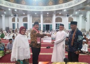 Safari Ramadan di Sungayang, Anggota DPRD Sumbar Arkadius Serahkan Bantuan Rp20 Juta