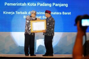 Pemko Padang Panjang Terima Penghargaan Nilai Pengawasan Kearsipan Kategori Sangat Baik