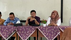 Irwan Basir Dt. Rajo Alam Pimpin Rapat Komite MTsN 5 Padang