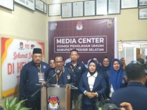 DPC Nasdem Pesisir Selatan Daftarkan Berkas Bacaleg DPRD ke KPU