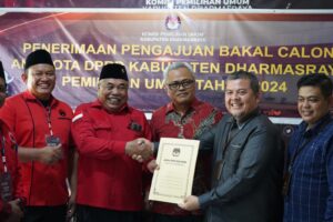 DPC PDI Perjuangan Kabupaten Dharmasraya, Secara Resmi Antarkan Berkas Bacaleg DPRD Ke KPU Dharmasraya