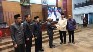 Tetapkan Rekomendasi LKPJ Gubernur Tahun 2022, DPRD Sumbar Berikan Sejumlah Catatan