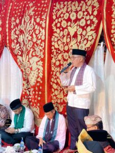 Ketua DPRD Sumbar Supardi Hadiri Batagak Pangulu Rektor UNP