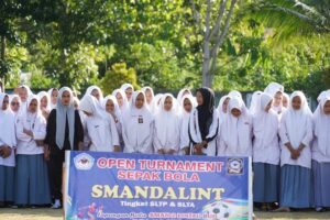 Open Turnamen Sepak Bola Smandalint Dimulai Bupati Eka Putra : Jaga Sportifitas, Tingkatkan Rasa Persaudaraan dan Taati Peraturan