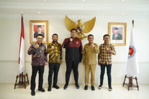 Geliatkan Pembangunan Sarana Olahraga, Bupati Khairunas Temui Langsung Menpora