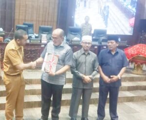 Ketua DPRD Sumbar Supardi Pimpin Rapat Paripurna Penyampaian Nota Pertanggungjawaban APBD 2022