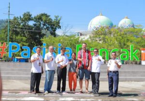 Jelajah Negara di dunia, 31 WNA Singgahi Nikmati Pesona Wisata Pantai Carocok Painan