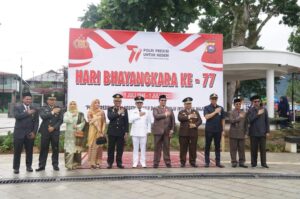 Bupati Tanah Datar Terima Penghargaan di Peringatan Hari Bhayangkara ke-77