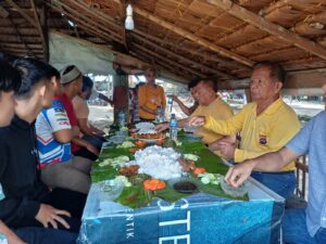 Makan Balanjuang di Pantai Api Api, Syafrizal Ucok Sosialisasikan Restorative Justice