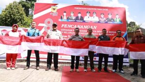 Semarakkan Peringatan HUT RI ke-78, Tanah Datar Adakan Gerakan Pembagian 10 Juta Bendera