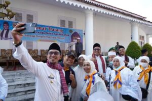 Bupati Sambut Kepulangan Jamaah Haji si Gazebo Indojolito