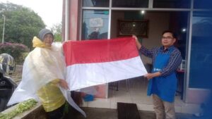 BPBD Kesbangpol Padang Panjang Pantau Bangunan dan Rumah Warga yang Belum Pasang Bendera