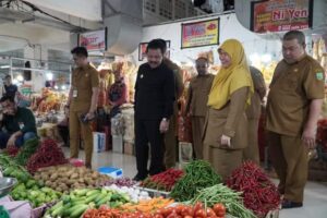 Wawako Padang Panjang Asrul Cek Ketersedian Sembako dan Stabilitas Harga di Pasar Pusat