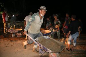 Pengerjaan Jalan di Jorong Kampeh Hampir Rampung Satgas TMMD Kebut Pengerjaan