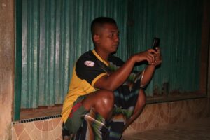 Komunikasi Vidio Call Obat Rindu Keluarga