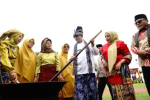 Mangalamai dan Mangubang, Semarakkan Situmbuak Art Culture Festival