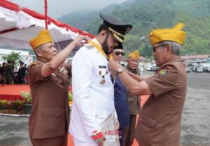 Wako Padang Panjang Fadly Amran Terima Penghargaan Bintang Legiun Veteran