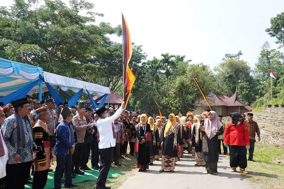 Pawai 1000 Siya Meriahkan Festival Gebyar Talago Biru II