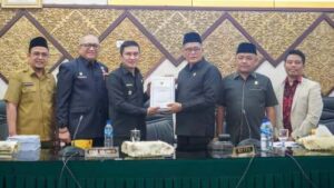 Sidang Paripurna DPRD Kota Padang Dengarkan Penyampaian Nota Keuangan RAPBD Kota Padang TA 2024 Oleh Walikota